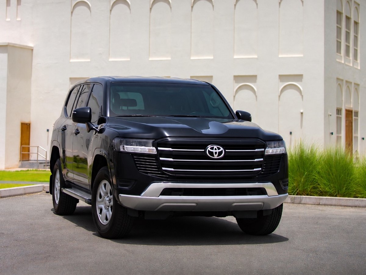 Toyota Land Cruiser Premium SUV class car for private cross-border transfers, Platinumride fleet